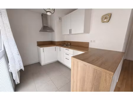 location appartement  m² t-2 à crosne  873 €