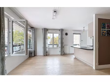 location appartement  85.19 m² t-4 à suresnes  2 150 €