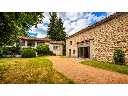 propriété de caractère à chabreloche - 130 m² habitables avec grandes dépendances