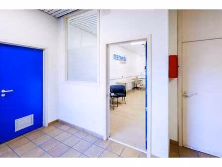 bureau rénové à louer au centre tir
