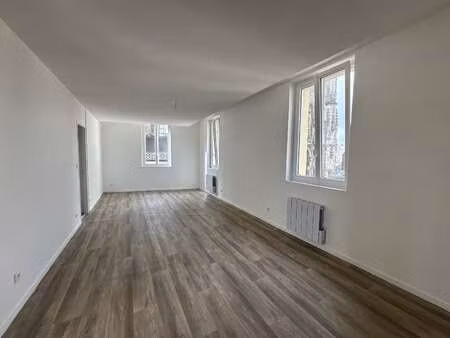 location appartement 3 pièces à argentan (61200) : à louer 3 pièces / 67m² argentan