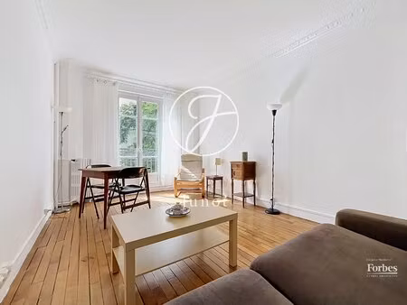 paris 18ème - rue chappe / montmartre / abbesses - studio meublé à louer - 33 83m² carrez.