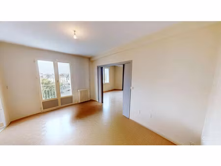 orléans centre – t2 avec balcon et cave - vue dégagée sur l'église saint-paterne