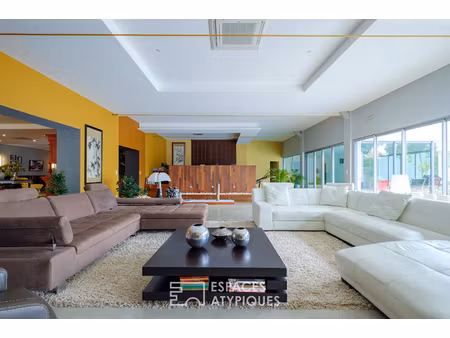loft hors normes avec piscine intérieure et appartement autonome