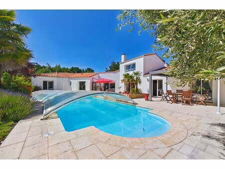 maison de plain-pied 204 m² - 4 ch - piscine & prestations de qualité