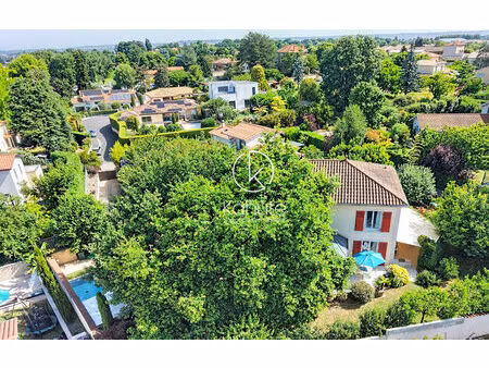 à seulement 20 km du centre-ville de lyon  sur la commune des chères  maison de 6 pièce(s)