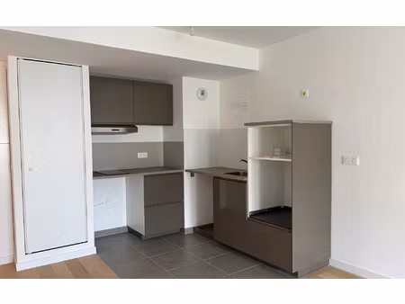 location appartement  m² t-2 à le plessis-robinson  1 060 €