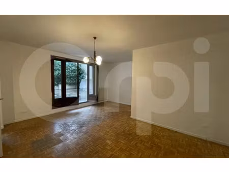 location appartement  m² t-2 à marseille 10  885 €