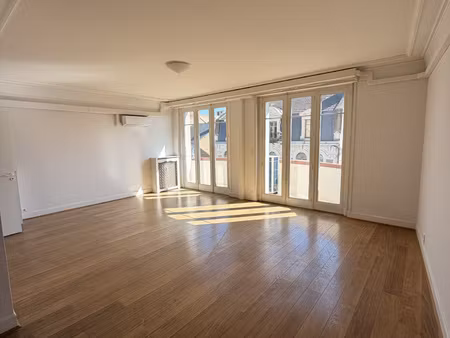 à louer spacieux appartement t4 de 116 m2 en plein coeur de