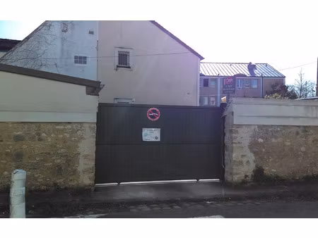 location stationnement  8 m² t- à fontainebleau  98 €