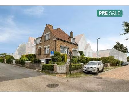 charmante te renoveren woning met garage in centrum de panne