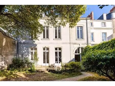 vente demeure d'exception à nantes centre ville (44000) : à vendre / 332m² nantes centre v