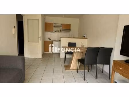 appartement t2 avec balcon et parking privatif dans résidence sécurisée avec piscine