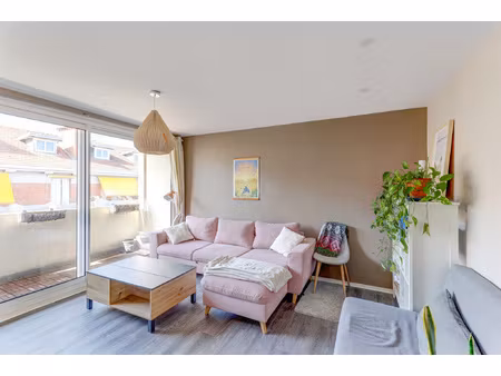 t3 hyper centre avec balcon et parking