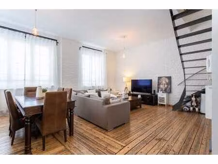 appartement 2 ch. de 100 m2 avec cachet  parquet et briques