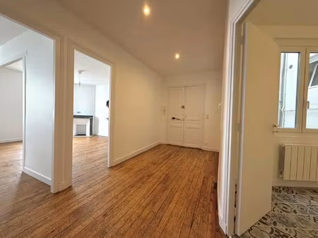 spacieux appartement 4 pièces avec balcon et ascenseur