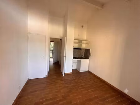 appartement f1 avec loggia aux cyprines
