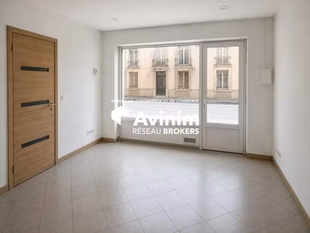 location commerce nice 06000 17m²
