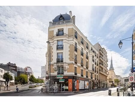 location commerce vanves 92170 81m²