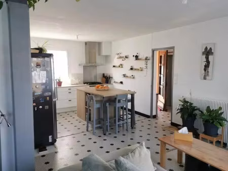 location maison 5 pièces à ambares-et-lagrave (33440)  1 550 €