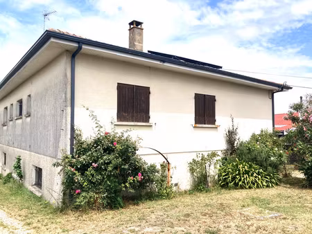 grande maison traditionnelle 3 chambres 3 sde/sdb édifiée sur sous-sol complet aménageable