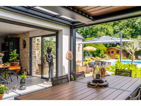 plain-pied contemporain et sa piscine azur