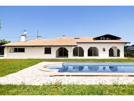 urrugne  maison avec vue sur les montagnes