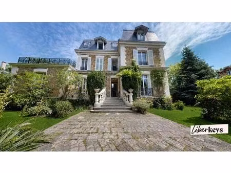 propriété familiale de 236 m² avec jardin arboré de 878 m² – vaucresson