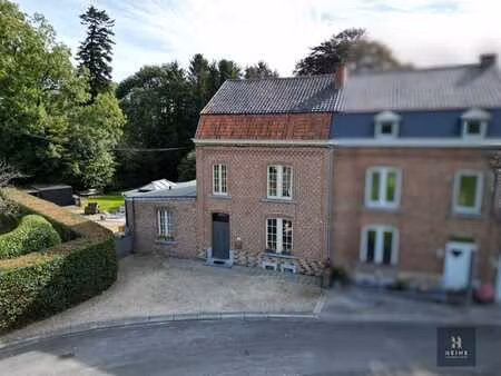 belle maison 3 façades avec jardin et garages