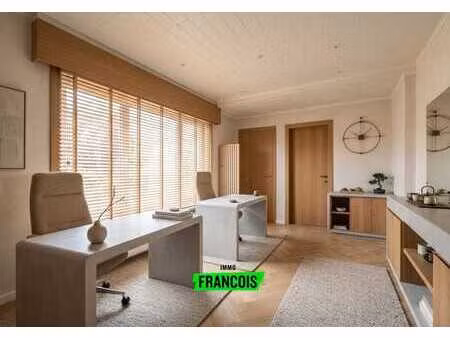solide maison familiale avec espace professionnel ou commer…