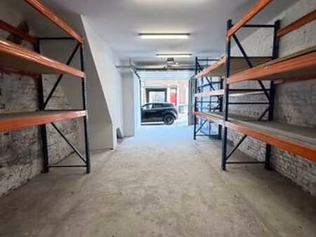 entrepôt 60 m² avec rayonnages et alarme