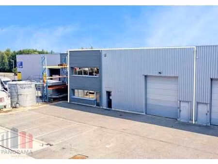 strategisch gelegen bedrijfsgebouw van 490 m² vlakbij de ...