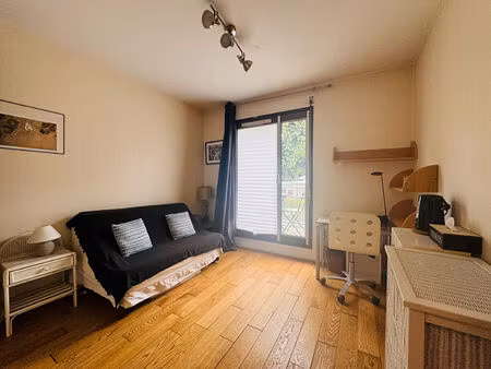 saint-cloud - studio meublé de 13.94m²
