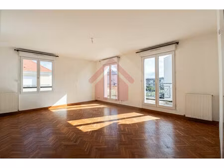 appartement 3 pièces avec terrasse - parking & cave - dourdan