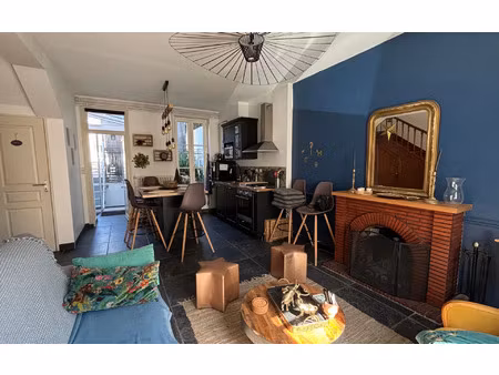 location maison  m² t-3 à la rochelle  1 500 €