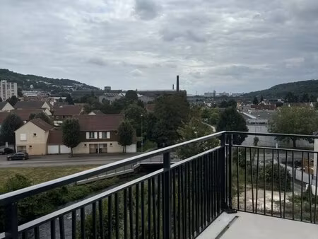 appartement t3 avec balcon - proche de la mairie - maromme