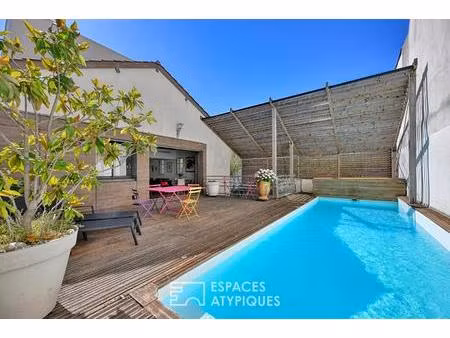 maison de ville avec terrasse  piscine et garage