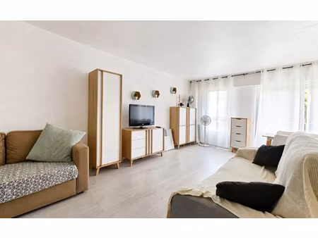 location appartement  m² t-2 à agde  650 €