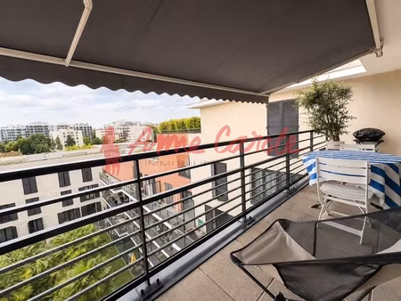 bel appartement de 80 m2 traversant avec extérieurs  parking