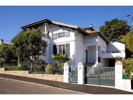 biarritz  maison des annees 1930 au coeur du parc d'hiver