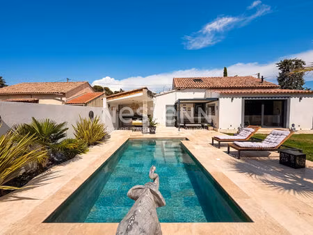 maison rénovée 136 m² de plain-pied avec mezzanine  piscine  terrain de boules et garage à