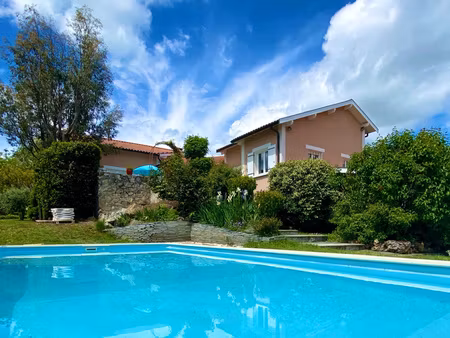 a 13 mn de brignais  grande villa de plain pied 4ch + annexe