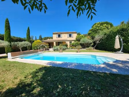 villa 4 chambres avec piscine sur 2200m² env de terrain