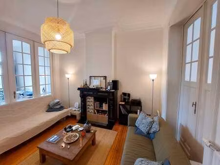 bel appartement 84 m² aménagé en 2 chambres  balcon  peb c