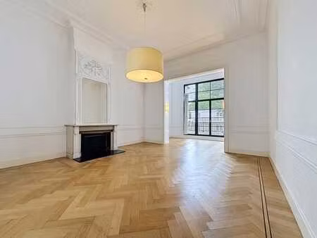 chatelain- louise/ bureaux de standing et terrasse