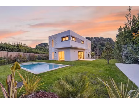 vente villa 5 pièces 190 m² à magagnosc (06520)  1 395 000 €