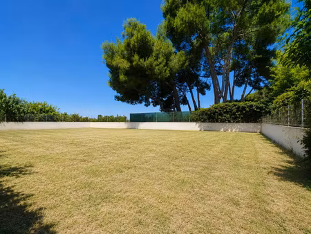 terrain constructible de 220 m2 - le cailar