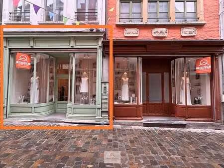 charmante handelszaak (63 m²) op topligging palend aan de...