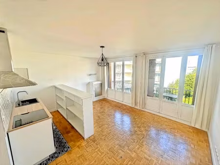 quartier vache noire 3 pièces de 55m² avec balcon