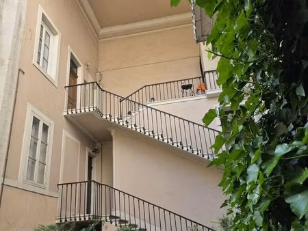 belle situation bord de saône avec vue. grand appartement de caractère en duplex.